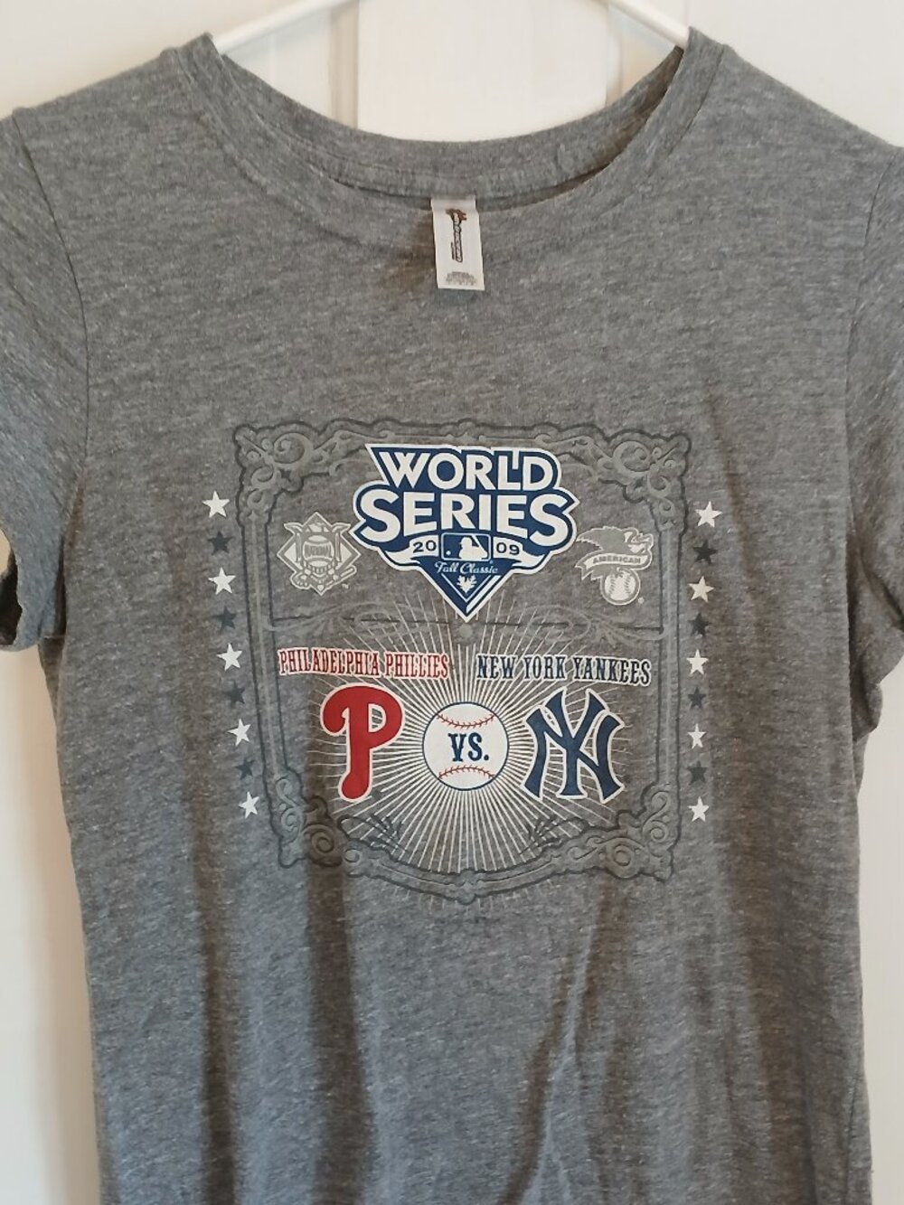 Phillies Yankees World Series T-Shirt 5th & Ocean L Gray